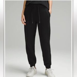 Lululemon mid rise scuba jogger